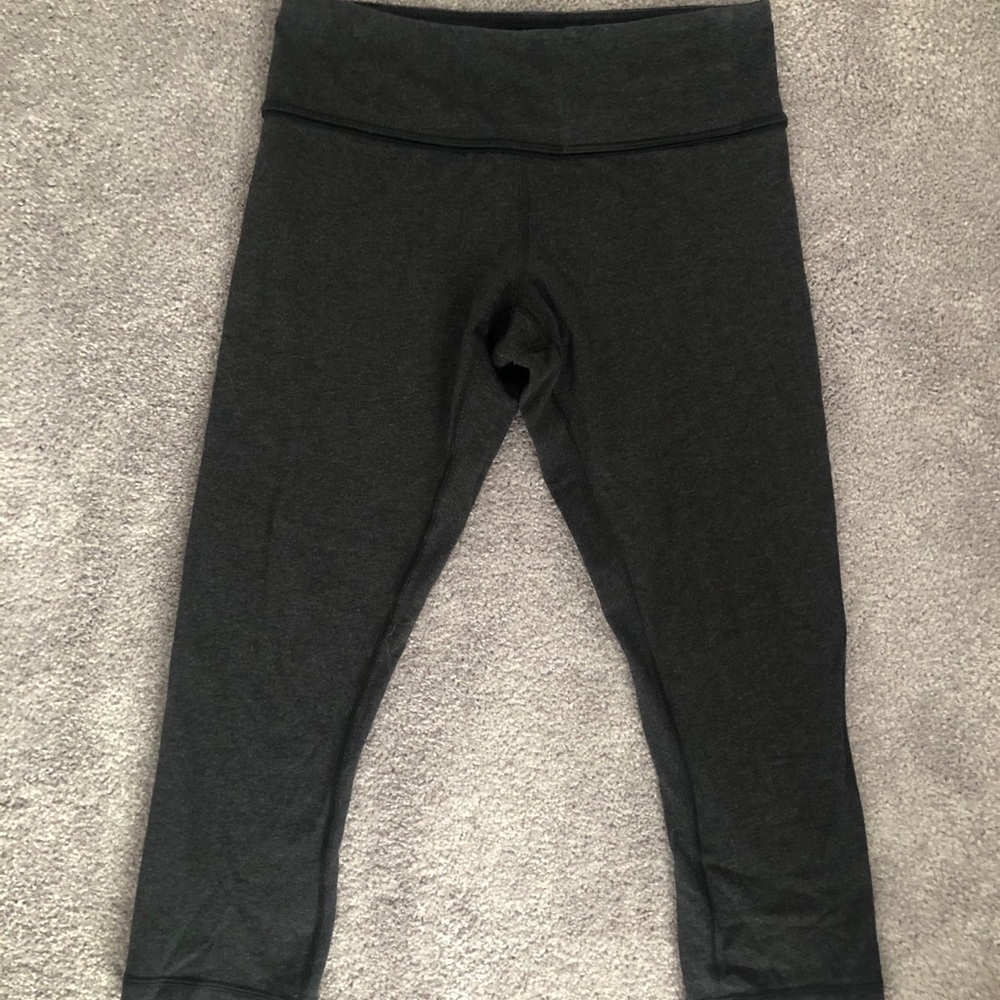 Grey lululemon WUNDERUNDER Crop size 4